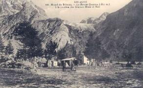 Massif du Pelvoux. Le refuge Cézanne à la jonction des Glaciers Blanc et Noir Fournier, Gap