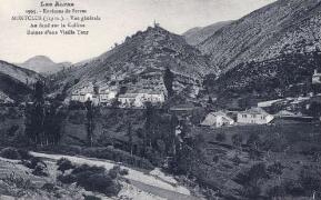 Montclus (719 m). Vue générale. Ruines d'une vieille tour (fond) Fournier, Gap