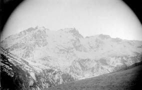 Vue depuis les Hières sur la Meije, le glacier du Tabuc et le hameau de Puy Golèfre