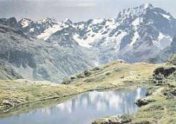 Le lac du Lauzon (1800 m), le col du Loup (3112 m) et le Sirac( 3438 m) Abeil, Gap