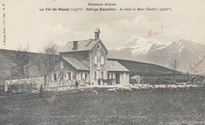 Le col de Manse (1335 m). Refuge Napoléon. Au fond : le Mont Chaillol (3163 m) J. Payan, Gap