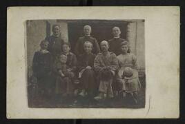 Jean-Baptiste Servel avec sa famille : photo de groupe.